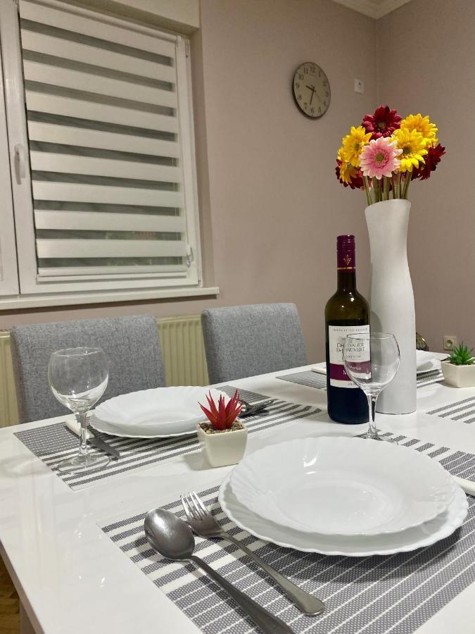 Lejlighed i Tutunović Podrum på 64 m². Soveværelser: 2. Private badeværelser: 1. Ni Eksteriør billede