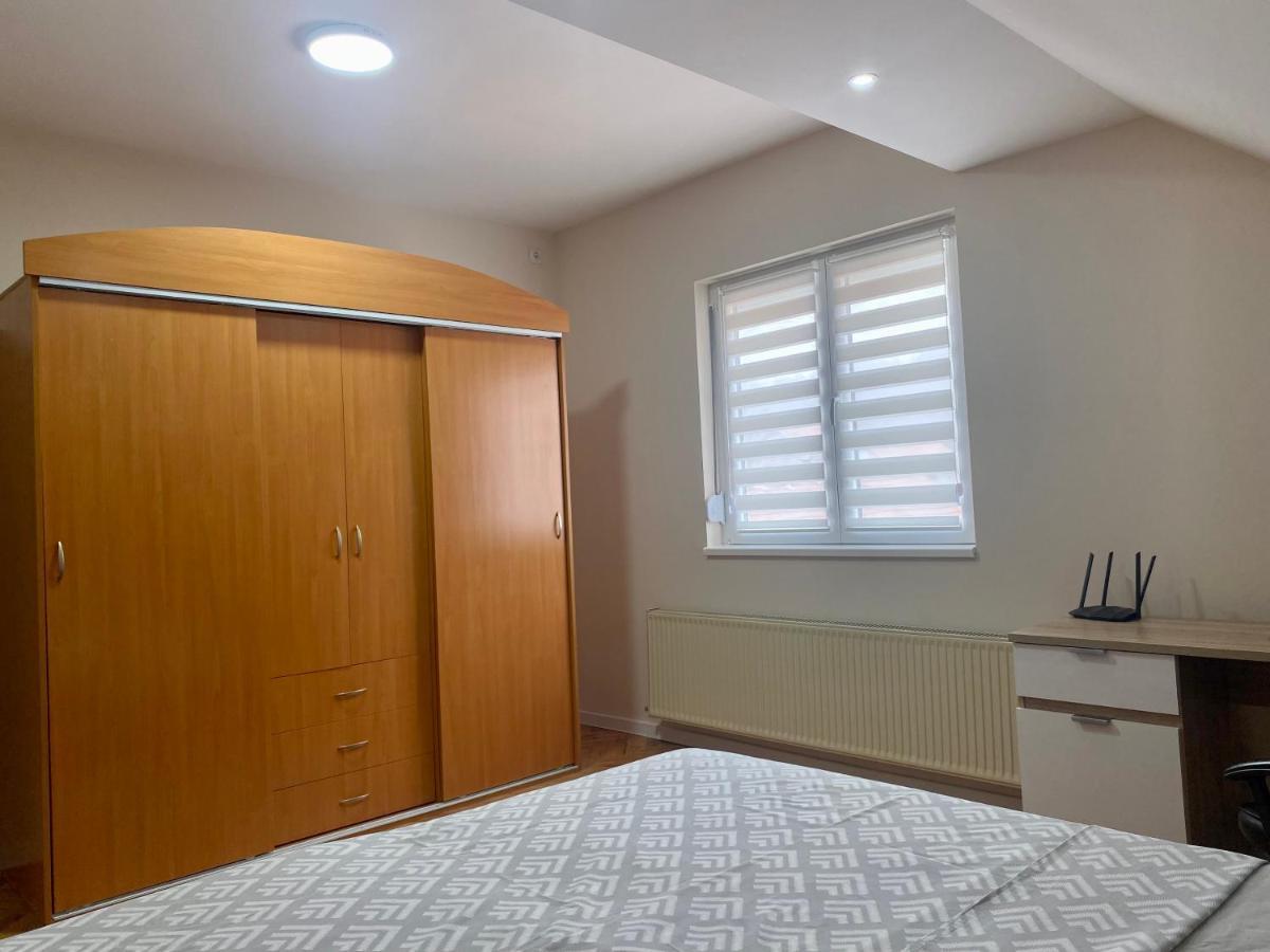 Lejlighed i Tutunović Podrum på 64 m². Soveværelser: 2. Private badeværelser: 1. Ni Eksteriør billede