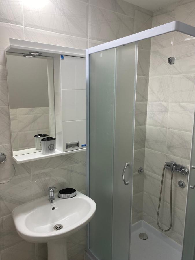 Lejlighed i Tutunović Podrum på 64 m². Soveværelser: 2. Private badeværelser: 1. Ni Eksteriør billede