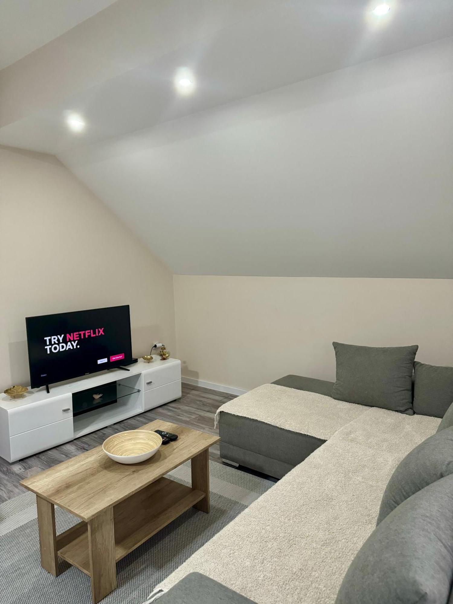 Lejlighed i Tutunović Podrum på 64 m². Soveværelser: 2. Private badeværelser: 1. Ni Eksteriør billede